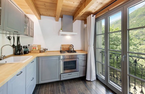 Toscolano Maderno Apartment | Scenic "La Casetta Nel Bosco" with Private Terrace & Wi-Fi