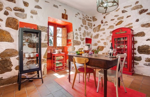 Pajara House | Cozy 'La Casa de Petrita' with Mountain View & Garden