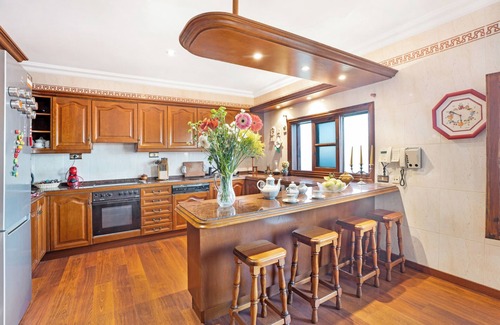 La Vera House | Exceptional La Victoria: Ocean View, Private Terrace & Wi-Fi