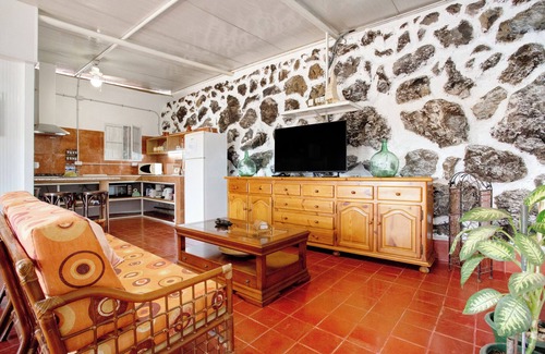 Guia de Isora House | Capture Mountain Views at Casa Container Guía De Isora