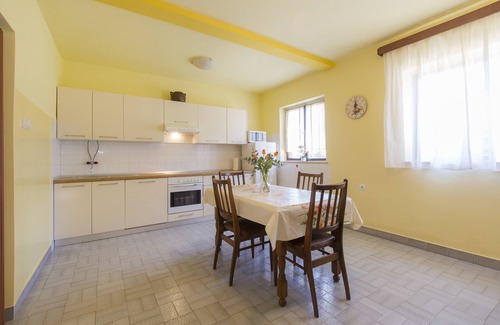 Marceljani House | Family-Friendly Vacation Home Laura with Pool & Spa
