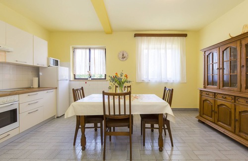 Marceljani House | Family-Friendly Vacation Home Laura with Pool & Spa