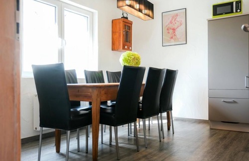 Lind House | Guest Rated: 9.8 - Vacation Home LindGrün with Ocean View