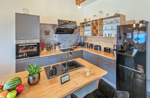 Jarebinjak House | Vacation home Lynn by Interhome