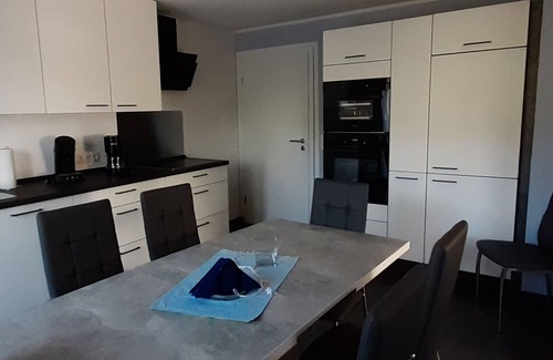 Attendorn Apartment | Ocean View Retreat: Perfect Family Stay with Breakfast