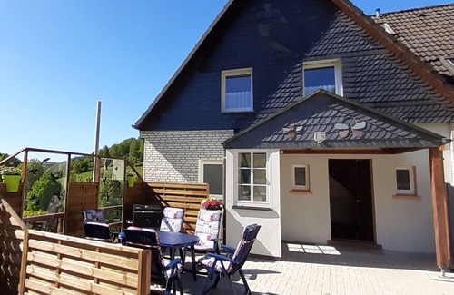 Attendorn Apartment | Ocean View Retreat: Perfect Family Stay with Breakfast