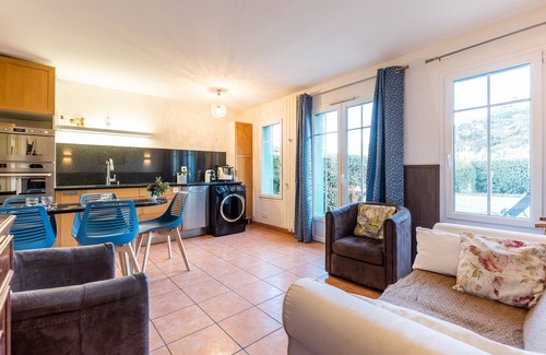 Lacanau-Ocean House | Vacation Home "Maison avec vue" with Shared Pool and Garden