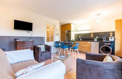 Lacanau-Ocean House | Vacation Home "Maison avec vue" with Shared Pool and Garden