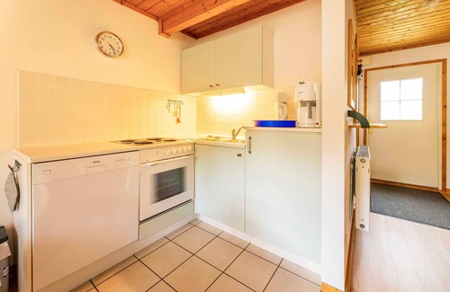 Muritz Apartment | Perfect Milan Retreat: Pet-Friendly Terrace Near Ocean