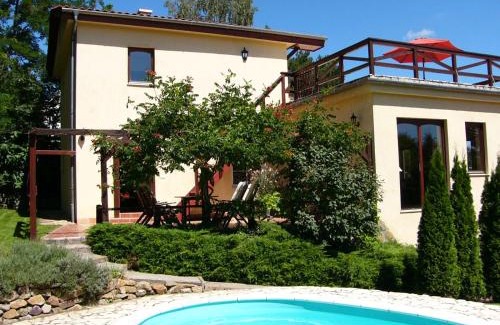 Szentendrei Villa | Ideal Vacation Home Near Budapest with Pool and Pets Welcome