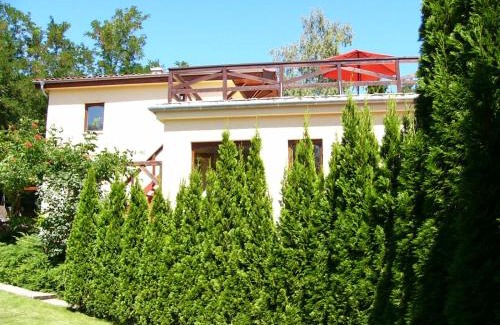 Szentendrei Villa | Ideal Vacation Home Near Budapest with Pool and Pets Welcome