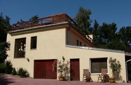 Szentendrei Villa | Ideal Vacation Home Near Budapest with Pool and Pets Welcome