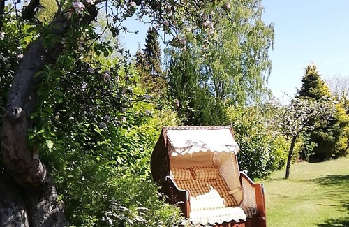 Weddingstedt House | Relaxing Vacation Home with Ocean View and Pet-Friendly Amenities