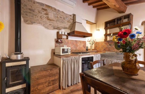 Poggi del Sasso House | Discover Olinto: Pet-Friendly Oceanfront Getaway