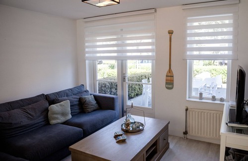 Wemeldinge House | Waterfront Vacation Home with Ocean View and Breakfast