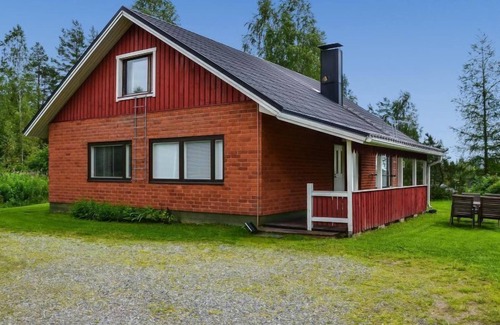 Iisalmi House | Relax at Oriaho: Scenic Lake Views and Family-Friendly Comfort