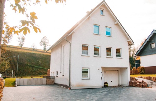 Elleringhausen Apartment | Ideal Family Getaway at Vacation Home Paula with Breakfast