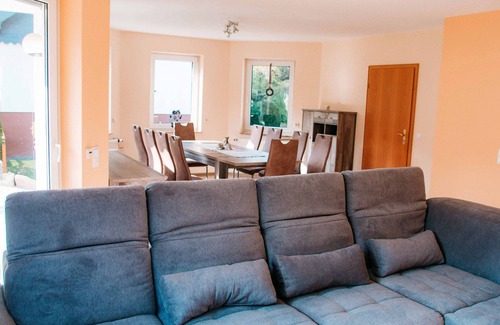 Elleringhausen Apartment | Ideal Family Getaway at Vacation Home Paula with Breakfast