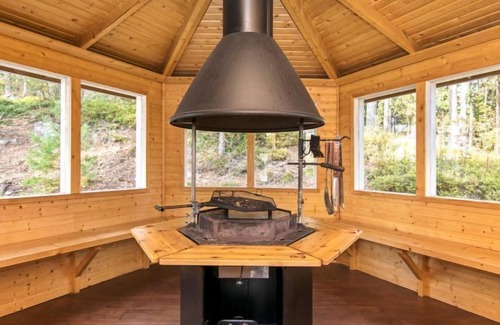 Iitti House | Serene Vacation Home Römpsi with Lake View & Spa
