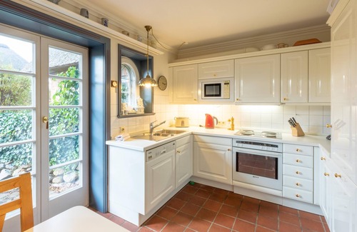 West Husum House | Cozy Reethus Ulla Vacation Home with Ocean View & Spa