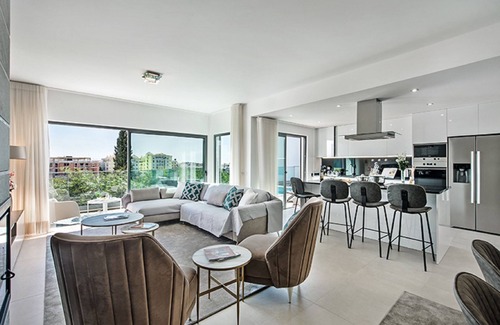 Correeira House | Experience Oceanfront Bliss at Sónia by Interhome