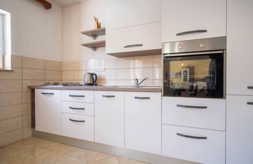 Senj House | Top-Rated Vacation Home Saulja with Oceanfront Amenities