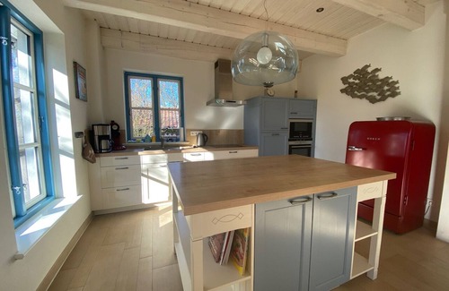 Rosenhagen House | Beachside Getaway with Sauna, Fireplace & Free WLAN