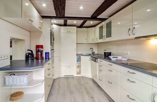 Salem House | Spacious Vacation Home "Sieger" with Spa & Kitchen Amenities