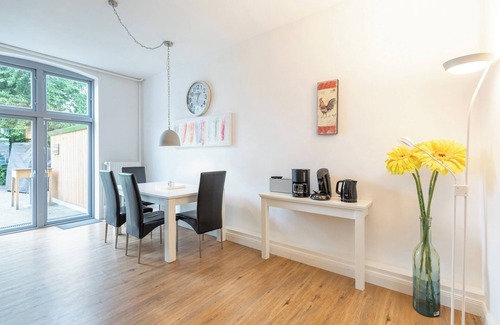 Husum House | Charming Stadthuus 51 in Husum: Pet-Friendly Retreat for 4