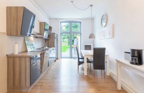 Husum House | Charming Stadthuus 51 in Husum: Pet-Friendly Retreat for 4