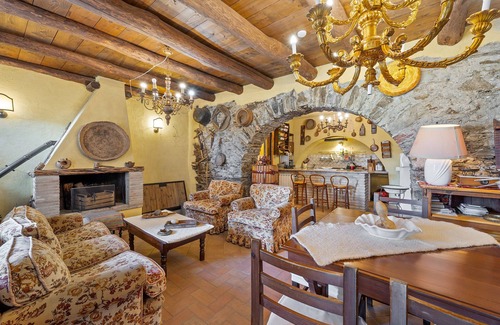 Seui Historic Centre House | Guest Rated 10/10: 'Su Cuccumeu' with Mountain Views & Wi-Fi