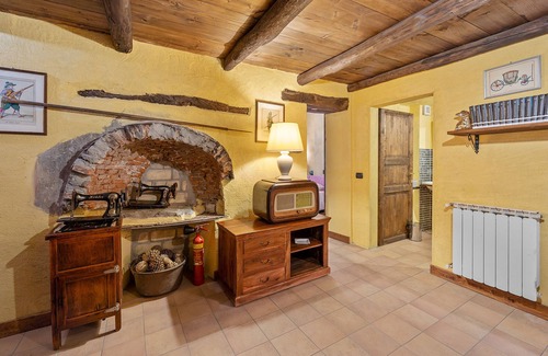 Seui Historic Centre House | Guest Rated 10/10: 'Su Cuccumeu' with Mountain Views & Wi-Fi
