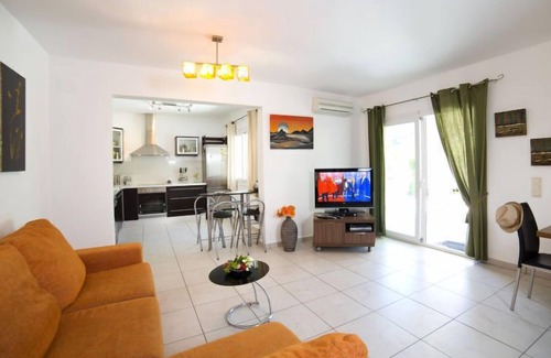 Empedrola House | Inviting Oceanfront Home Una with Pool and Spa Amenities