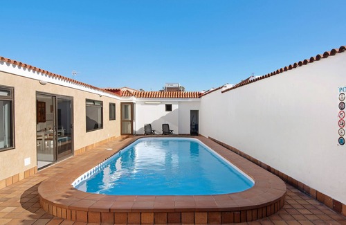 Telde House | Vacation Home "Vivienda Vacacional Casa Marina" with Private Heated Pool, 2 Terraces & Wi-Fi