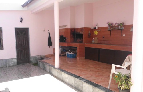 Corroios Villa | Ideal Oceanfront Vacation Home with Pet-Friendly Amenities