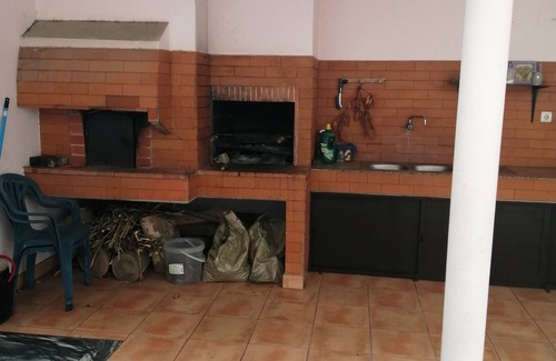 Corroios Villa | Ideal Oceanfront Vacation Home with Pet-Friendly Amenities