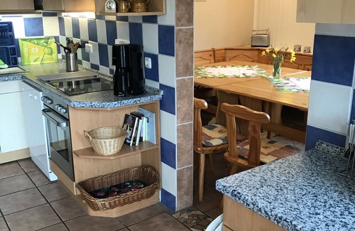 Henriettenhof House | Ideal Holiday Home for 9 with Sauna, Barbecue & Lake Access