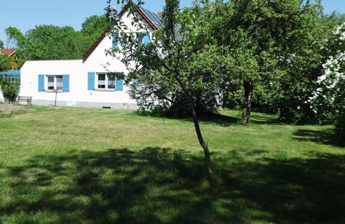Henriettenhof House | Ideal Holiday Home for 9 with Sauna, Barbecue & Lake Access
