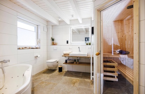 Nordhorn House | Cozy Vacation Home with Sauna, Hot Tub and Kitchen Island