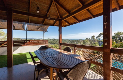 Cubelles House | Relax at Wood House Massaranduba with Private Pool & Ocean View