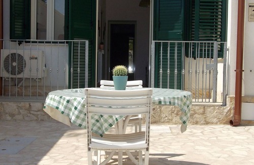 Taranto Apartment | Tranquil Retreat: Vacation House Bed&Milk Near San Vito