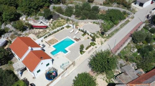 Zadvarje House | Indulge in Vacation House Lavanda with Heated Pool