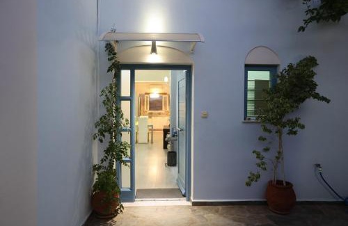 Vari House | Serene Vacation House with Breathtaking Views - Vari Syros