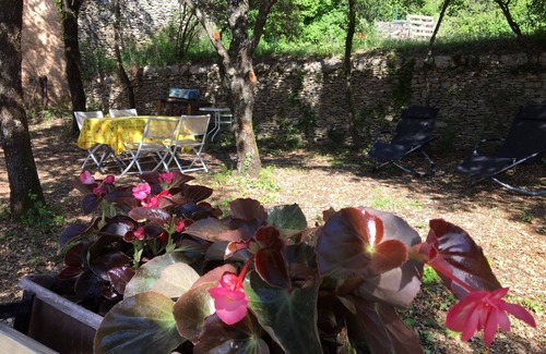 Saint-Saturnin-les-Apt Cottage | Experience Authentic Stone Retreat with Ocean Views & Pool