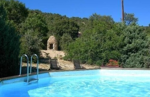 Saint-Saturnin-les-Apt Cottage | Experience Authentic Stone Retreat with Ocean Views & Pool