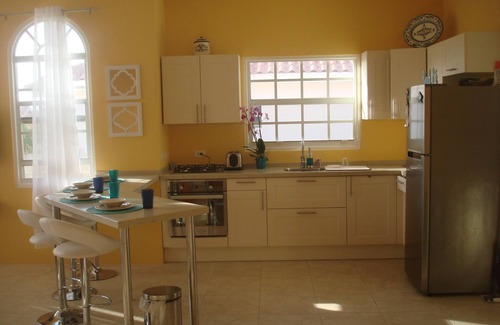Opal House | Beach Getaway: Guest Rated 9.4 with Ocean Views & Spa
