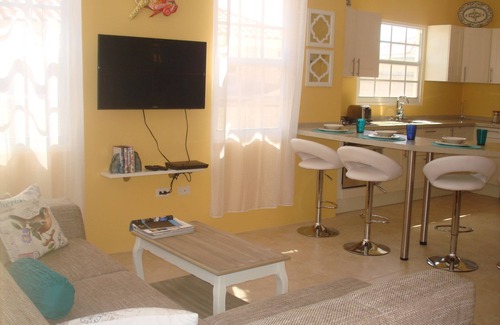 Opal House | Beach Getaway: Guest Rated 9.4 with Ocean Views & Spa
