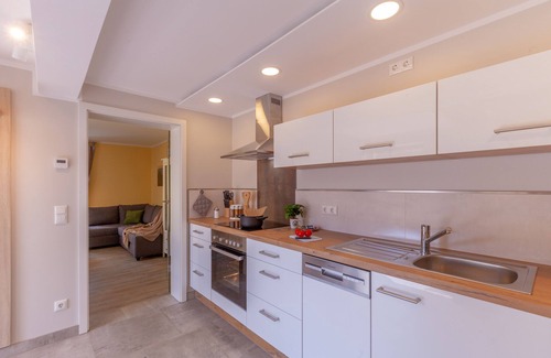 Graupa Apartment | Stay in Saxon Switzerland with Lake Views and Family Amenities