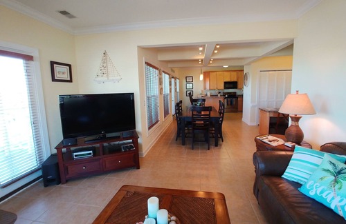 Ocean Isle Beach Condo | Relax in a Tranquil Coastal Condo Steps from the Beach