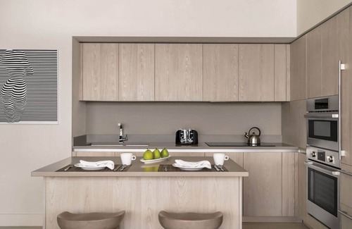 Hollywood South Central Beach Hotel | Escape to Relaxation! Pool & Kitchen Near Gulfstream Park